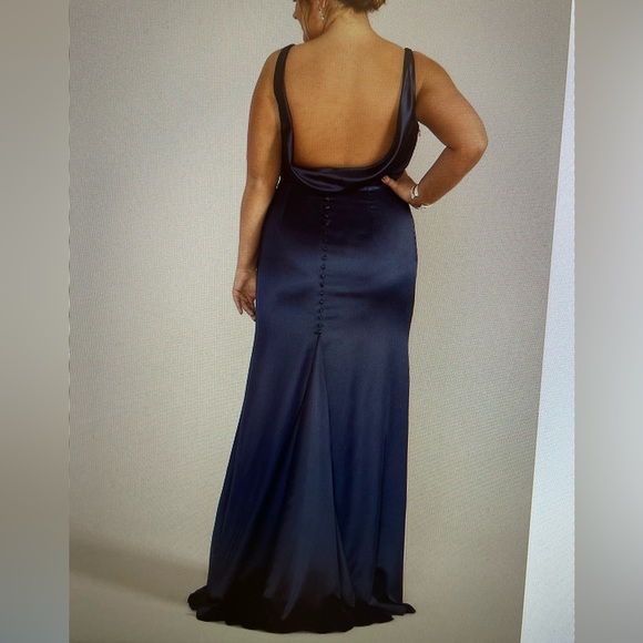 Evening/bridesmaids/maid of honor long dress with kick train - Picture 2 of 2